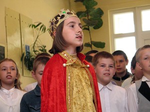 11:35 Uczniowie III klasy szkoły w Starym Luboszu przygotowali apel z okazji rocznicy uchwalenia Konstytucji 3 Maja.