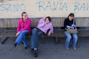 Kościan, dworzec PKP. Po szkole w oczekiwanie na pociąg do domu. 