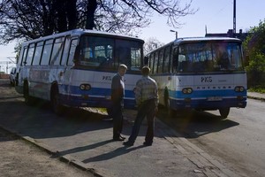 Kościan, dworzec autobusowy. Przerwa na papierosa. 