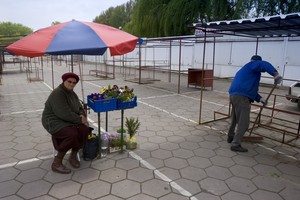 Kościan, targowisko przy ulicy Kruszewskiego. Ostatni stragan.
