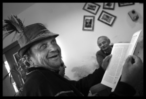 Dom Pomocy Społecznej w Jarogniewicach zamieszkują osoby niepełnosprawne fizycznie, najczęściej niewidome, ociemniałe i z resztką wzroku.