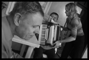 Dom Pomocy Społecznej w Jarogniewicach zamieszkują osoby niepełnosprawne fizycznie, najczęściej niewidome, ociemniałe i z resztką wzroku.