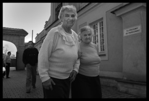 Dom Pomocy Społecznej w Jarogniewicach zamieszkują osoby niepełnosprawne fizycznie, najczęściej niewidome, ociemniałe i z resztką wzroku.