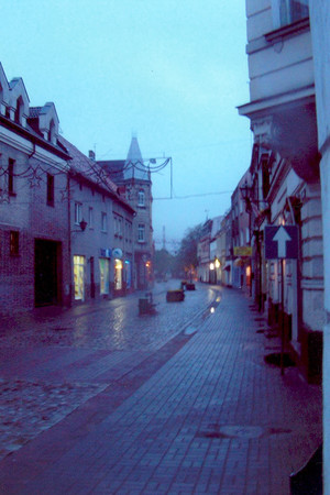 2. Fot. Adrian Wojciechowski. Kościan, ul. Wrocławska, godzina 05.05.55 am