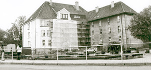 13. Fot. Tomasz Wiśniewski. Kościan, szkoła podstawowa nr 1 – widok od ulicy Maya