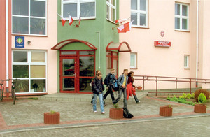 28. Fot. Krzysztof Kędzierski (z amatorskiego kółka fotograficznego prowadzonego przez Barbarę Zaborską), Stare Oboryska z cyklu ,,dzień z życia naszego gimnazjum