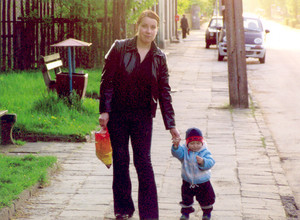 51. Fot. Bartosz Jankowski.  Śmigiel. Magda z Adasiem na popołudniowym spacerze ul. T. Kościuszki