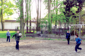 52. Fot. Bartosz Jankowski.  Śmigiel, mecz przy Centrum Kultury -  Piotr, Robert, Tomek, Piotr. 