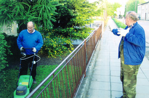 55. Fot. Bartosz Jankowski.  Śmigiel, wieczorne koszenie trawy  bracia Roman i Eugeniusz Pawliccy.