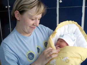 Oddział noworodków Samodzielnego Publicznego  Zespołu  Opieki Zdrowotnej w Kościanie. Godzina 12.10 - Patryk Chróst z Kościana w godzinę i 50 minut po urodzeniu.