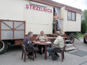 Budowa parku rozrywki pod Zespołem Szkół nr 3. Godzina 12.35. 