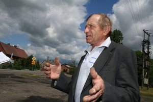 12:01 Sołtys Stanisław Golak cieszy się z położonego w Mościskach chodnika i fragmentu drogi do Dalewa. – Przydałoby się ją dokończyć i położyć asfalt do Cichowa – opowiada o najpilniejszych potrzebach wsi.