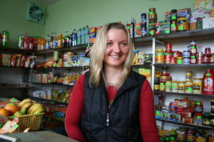 12:15 Magdalena Szczepaniak z Jerki od czterech miesięcy dorywczo pracuje w sklepie w Mościskach. Ale niedługo szukać będzie musiała nowego zajęcia.