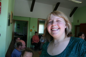 15:11 Zmęczonym po Dniu Sportu podopiecznym Środowiskowego Domu Samopomocy w Krzywiniu dopisują humory i chętnie odpoczywają na świeżym powietrzu.