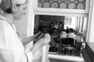 Kościan, Ośrodek Rehabilitacji dla Dzieci i Młodzieży. Agnieszka Klupieć przygotowuje obiad.