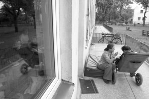  Kościan, Ośrodek Rehabilitacji dla Dzieci i Młodzieży. Kasia Pryfer z Dawidem na tarasie.