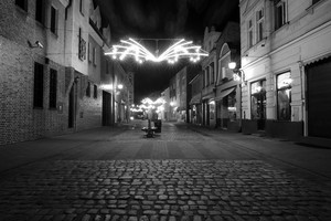 Kościan śpi. Trzy minuty po północy deptak na ulicy Wrocławskiej był opustoszały. Przez sąsiedni Rynek przejechał jeden samochód...  