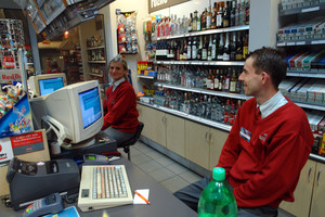 Kościan stacja paliw Orlen przy ul. Śmigielskiej, godz. 22.50. O tej porze załoga może troszkę odetchnąć. Ruch jest niewielki. 