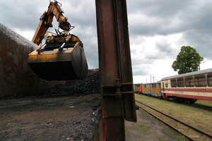 Wąskotorowa Śmigielska Kolejka Dojazdowa - rozładunek w 