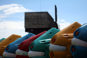 Śmigiel, na placu przy wiatrakach trwa demontaż karuzeli, które były atrakcją dla dzieci podczas minionych dni miasta.