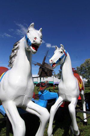 Śmigiel, na placu przy wiatrakach trwa demontaż karuzeli, które były atrakcją dla dzieci podczas minionych dni miasta.