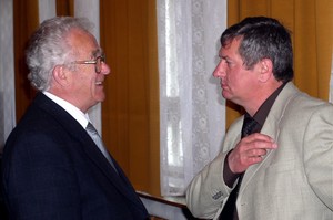 Fot. Józef Świątkiewicz. Radni Zygmunt Cichocki i Kazimierz Józefowski. Zdjęcie wykonałem na XXXVII sesji Rady Powiatu Kościańskiego w sali SP ZOZ (szpital).