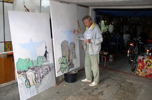 Fot. Krzysztof Świątkiewicz. Malowanie obrazów na Boże Ciało. Zdjęcie wykonane w Czempiniu w mieszkaniu przy ul. Zachodniej 14. 