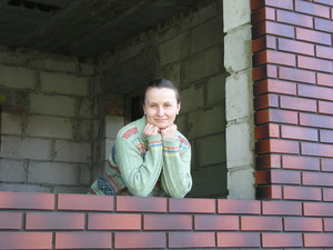 Fot. Maciej Bartkowiak – moja żona Hania w oknie przyszłej sypialni.  