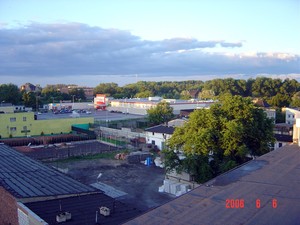Fot. Edward Kaczmarek. Kościan, widok na market sieci Kaufland. W tle widać zabudowania szpitala. Zdjęcie wykonałem z dachu budynku przy ulicy Młyńskiej.