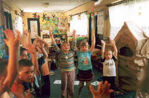 Fot. Emilia Chrzanowska. Grupa ,,Bocianków’’ z nauczycielką Beatą Zielonką. Zdjęcie wykonałam o godz. 10.10 podczas zajęć otwartych dla nauczycieli z Kościana w Samorządowym Przedszkolu nr 2.