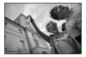 Kościan, Urząd Stanu Cywilnego. Pracownicy klubu Nenufar otrzymali prezent od młodej pary, która doceniła przygotowaną przez nich niespodziankę.