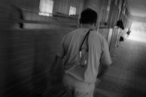 Zdjęcia powstały w Witkówkach i Racocie. Bohaterem zdjęć jest weterynarz - Michał Stanisławiak, który opiekuje się końmi w kilku stadninach na terenie Powiatu Kościańskiego