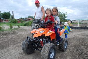 Nowy plac rekreacyjny dla dorosłych i dzieci za marketem Tesco.