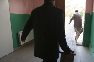  Padło hasło: „Panowie! Łapcie się za ławki!”