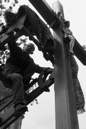 Wymiana starego krzyża w parafii Św. Michała Archanioła. 