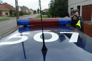 Zanim pierwszy zatrzymany odszukał dokumenty, radar zasygnalizował przekroczenie prędkości przez następnego kierowcę. Drugi zatrzymany też złamał kilka przepisów. Przez godzinę ukarano 9 kierowców. Rekordzista pędził przez Racot z prędkością 109 km/h 