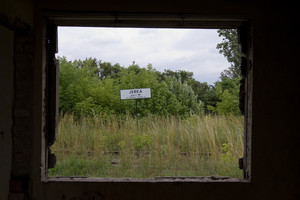 Jerka. Zniszczony budynek dworca kolejowego