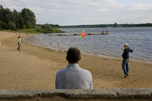 Drugi z latawców również za nic nie chciał lecieć. Na zdjęciu po lewj Marta, a po prawej Paweł.