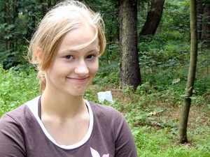 Fotografia przedstawia moją dziewczynę Anię, wykonaną podczas spaceru po parku miejskim. Fot. Robert Greckel