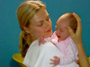 Autor - Jerzy Wizerkaniuk. Moja córka Malwina i jej syn Jaś (urodzony 26 czerwca 2007). Mój pierwszy wnuk skończył właśnie obfity obiadek.