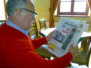 Autor - Katarzyna Rozynek. Stanisław Grygier, znany kościański przedsiębiorca, w sobotnie popołudnie znalazł trochę czasu na lekturę najnowszego wydania ,,Gazety Kościańskiej''.