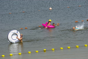 Cichowo - wieś letniskowa nad Jeziorem Cichowo-Mórka, plaża 