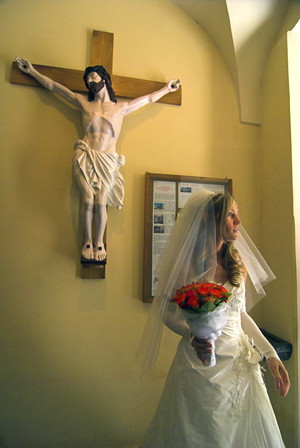 Lubiń. Przed ślubem w klasztornym kościele