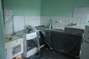 Malowanie w domu rodziny Snuszków w Czempiniu. To piąty dzień prac. Godz. 13.32