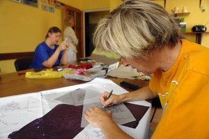 Środowiskowy Dom Samopomocy w Kościanie. Zajęcia z hafciarstwa