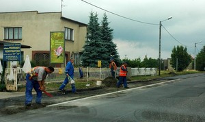 Fot. Zygmunt Kramek.  8 sierpnia zakończona została około godziny 15.00 budowa  parkingu na kilkanaście samochodów przy czempińskim cmentarzu.