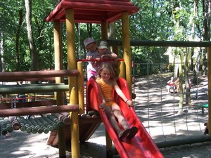 Fot. Hanna Danel.  Plac zabaw przy ul. Bączkowskiego w Kościanie wzbogacił się kilkanaście dni temu o nowe urządzenia