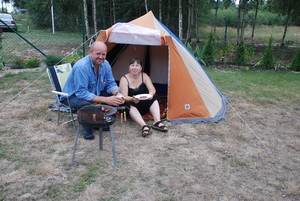 Autor: Sławomir Ostrowski.  Elżbieta i Mieczysław Kończyńscy z Pleszewa na wakacjach w Cichowie.