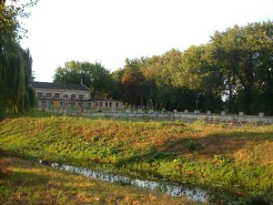 Autor: Maria Musiał,Kościan.  Łazienki Miejskie w Kościanie - basen. Kto przywróci do życia to sentymentalne dla Kościaniaków miejsce?