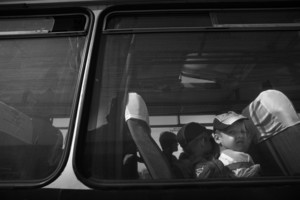 Gimbus dowozi dzieci do gimnazjum w Racocie